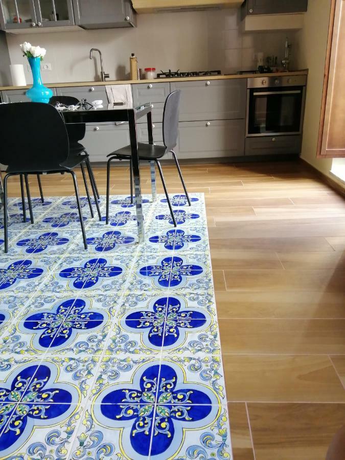 Casa Masuccio Apartment ซาแลร์โน ภายนอก รูปภาพ